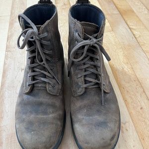 Lace up blundstones 9W